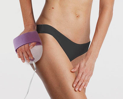 Masajeador anticelulitis 4 en 1 con rodillos, succión, vibración e intensidad regulable.